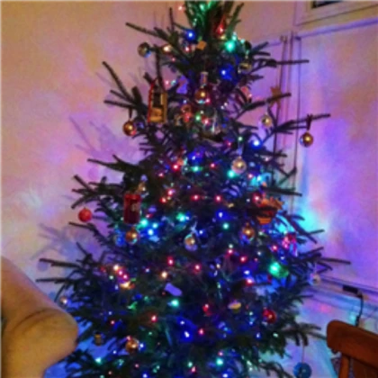 chrismas tree with changing color lights
